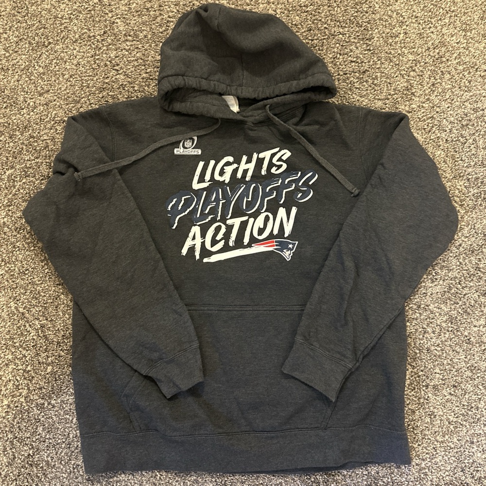 Grey fanatics patriots sweatshirt.